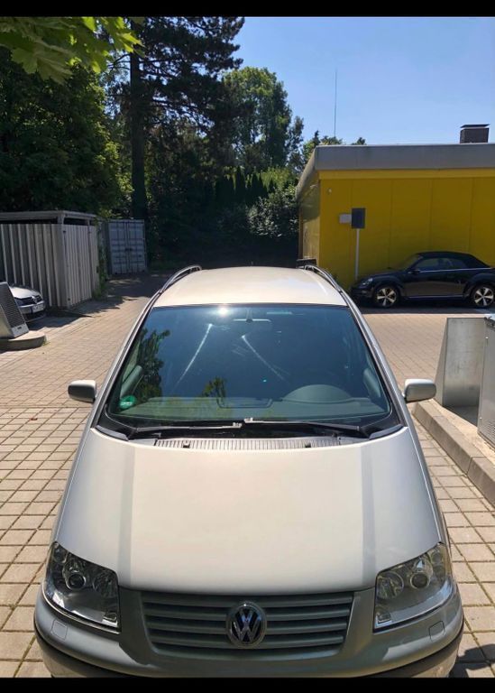 Silber Gebraucht 2002 VW Sharan Comfortline Van / Kleinbus | 4.200 € (Teuer) - Bild 1/4