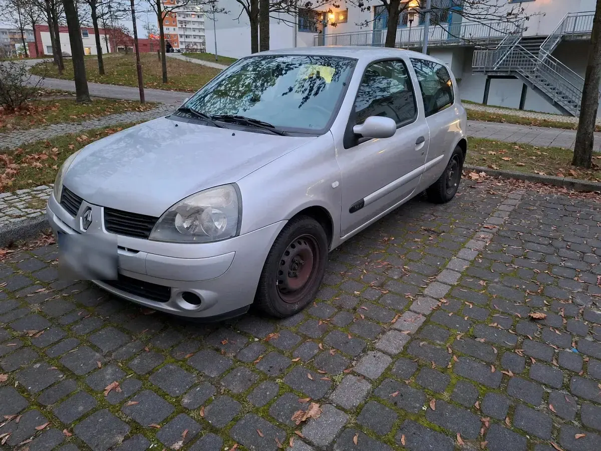 Gebraucht Renault Clio 84 PS (61 kW) 2005 Silber Kleinwagen