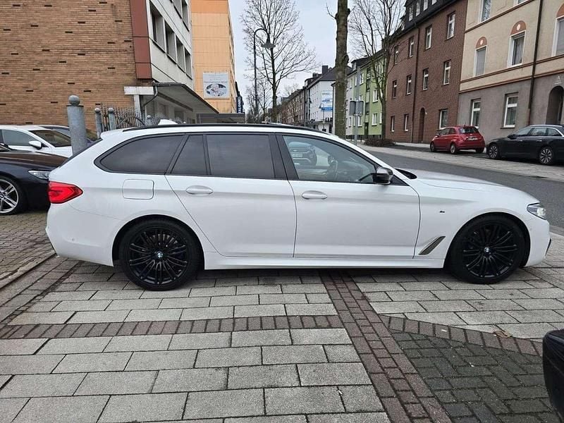 Gebraucht BMW 550 400 PS (294 kW) 2020 Alpinweiss iii Kombi