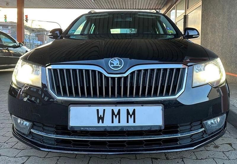 Gebraucht Skoda Superb Exclusive 140 PS (102 kW) 2013 Schwarz Kombi