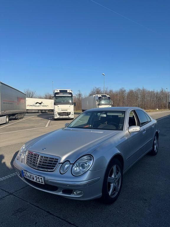 Gebraucht Mercedes E220 Elegance 150 PS (110 kW) 2004 Silber Limousine