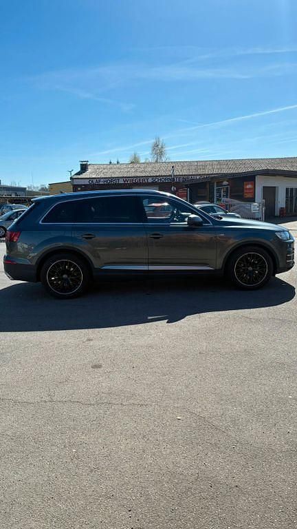 Gebraucht Audi Q7 Sport 272 PS (200 kW) 2018 Grau SUV