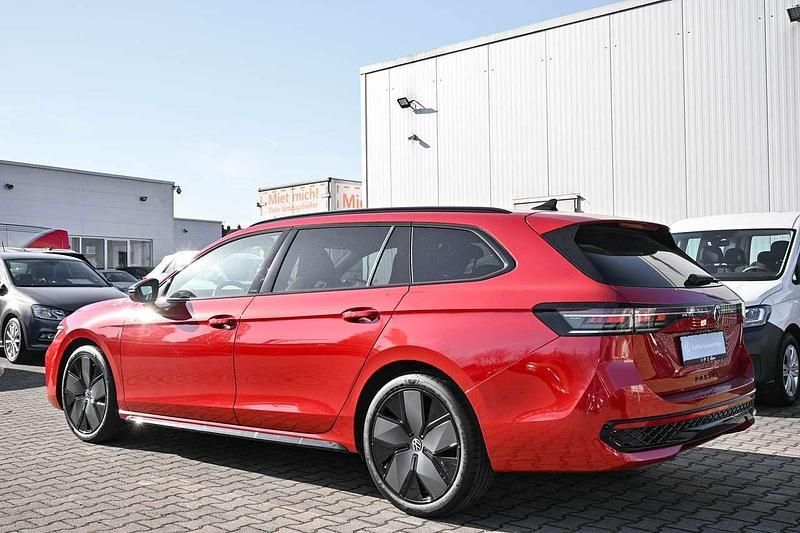 Gebraucht VW Passat R-line 150 PS (110 kW) 2024 Rot Kombi