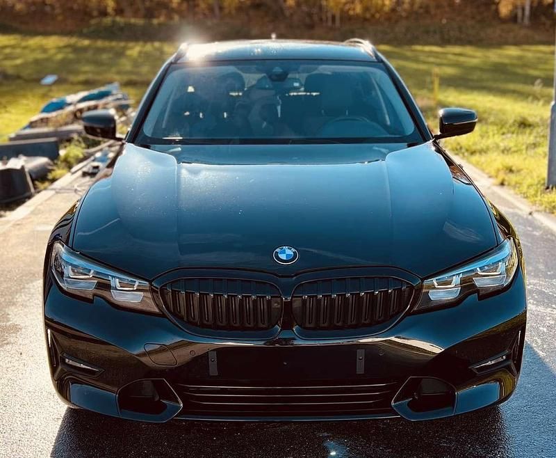 Gebraucht 2020 BMW 330e Luxury Line Kombi | 24.000 € (Fairer Preis) - Bild 1/4