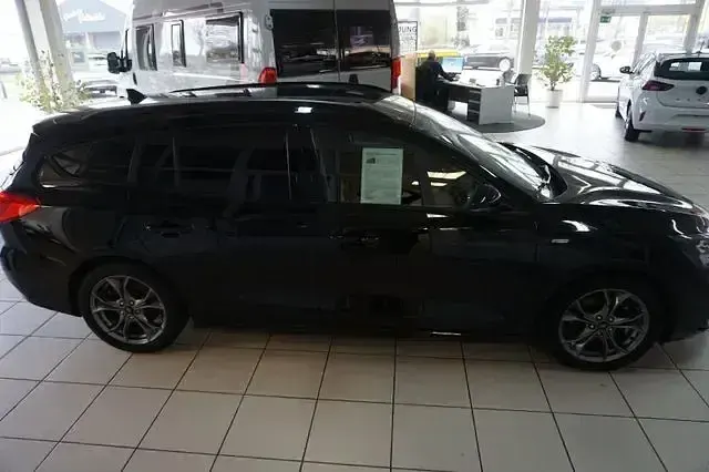 Używany Ford Focus ST-Line 176 KM (129 kW) 2020 Czarny Kombi
