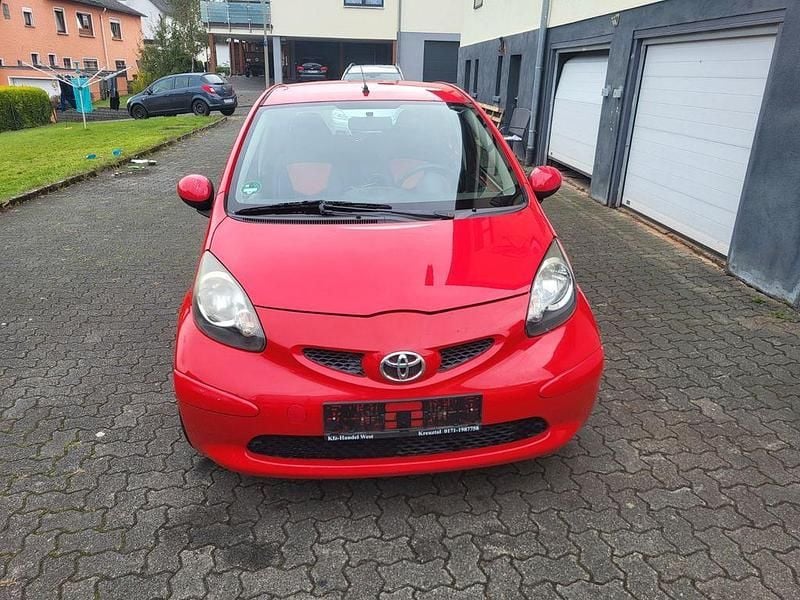 Rot Gebraucht 2006 Toyota Aygo Kleinwagen | 950 € (Guter Preis) - Bild 1/4