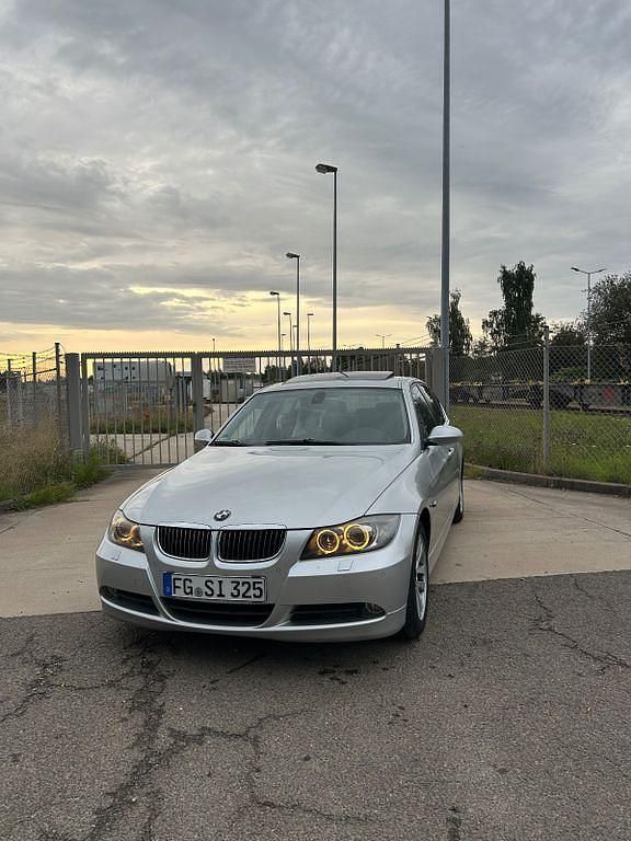 Silber Gebraucht 2006 BMW 325 Performance Limousine | 4.499 € (Superpreis) - Bild 1/4