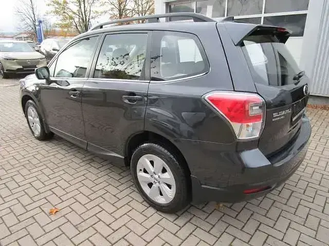Käytetty Subaru Forester 150 HP (110 kW) 2018 Harmaa Katumaasturi