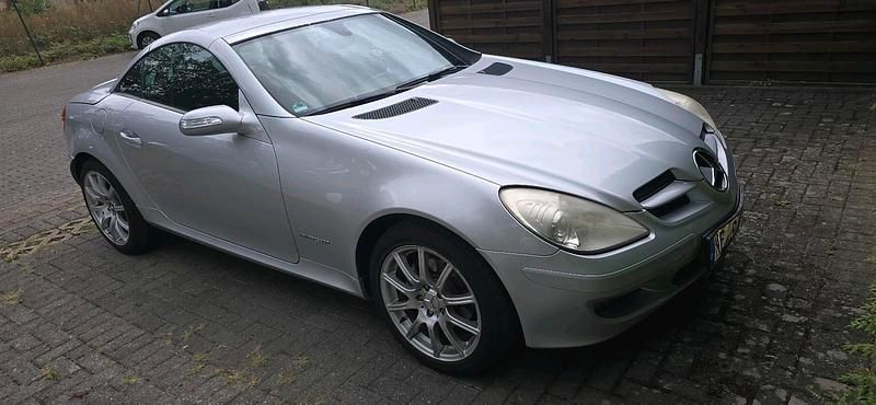 Silber Gebraucht 2004 Mercedes SLK200 Cabrio | 7.000 € - Bild 1/4