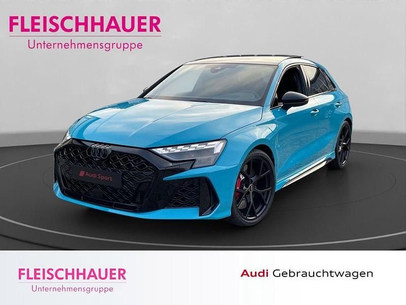 Blau Gebraucht 2025 Audi RS3 Sportback Comfort Kleinwagen | 69.990 € (Guter Preis) - Bild 1/4