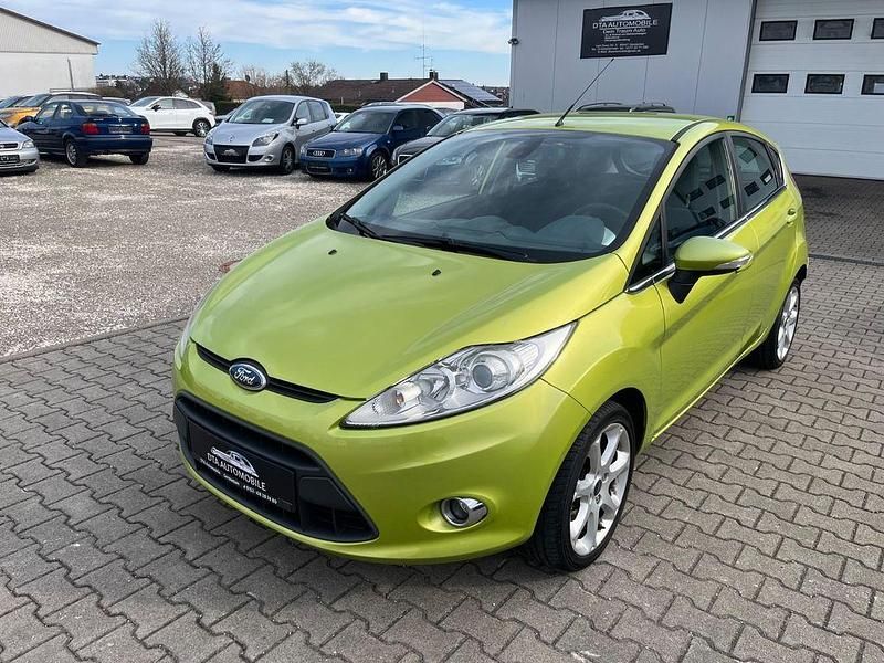 Gebraucht Ford Fiesta Titanium 90 PS (66 kW) 2009 Grün Kleinwagen