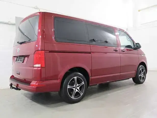 Gebraucht VW Multivan 150 PS (110 kW) 2021 Fortanarot metallic Van / Kleinbus