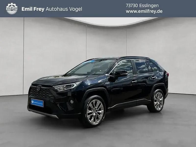 Tiefschwarz mica metallic Gebraucht 2021 Toyota RAV4 Hybrid Plus SUV | 31.460 € (Etwas zu teuer) - Bild 1/4