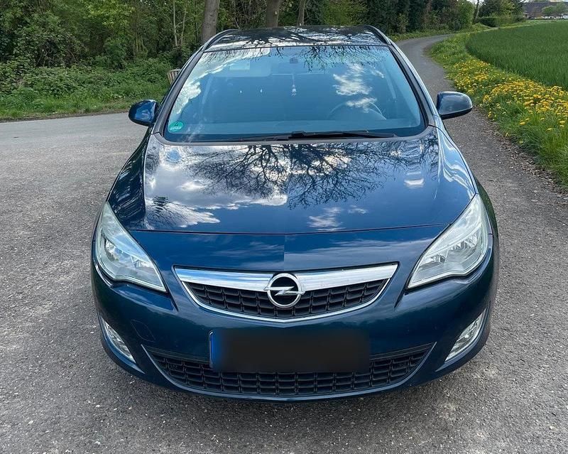 Second-hand Opel Astra 95 CP (69 kW) 2012 Albastru Break