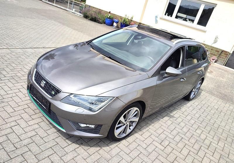 Grau Gebraucht 2016 Seat Leon FR Kombi | 9.888 € (Superpreis) - Bild 1/4