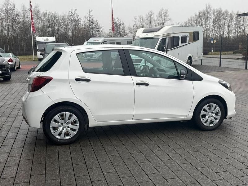 Gebraucht Toyota Yaris Basis 69 PS (50 kW) 2017 Weiß Limousine