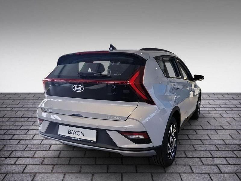 Neu Hyundai Bayon Trend 101 PS (74 kW) 2025 Grau / SUV