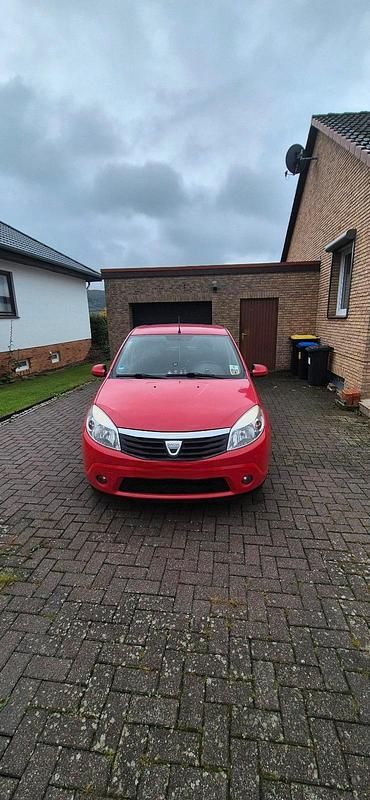 Rot Gebraucht 2008 Dacia Sandero Kleinwagen | 700 € (Superpreis) - Bild 1/4