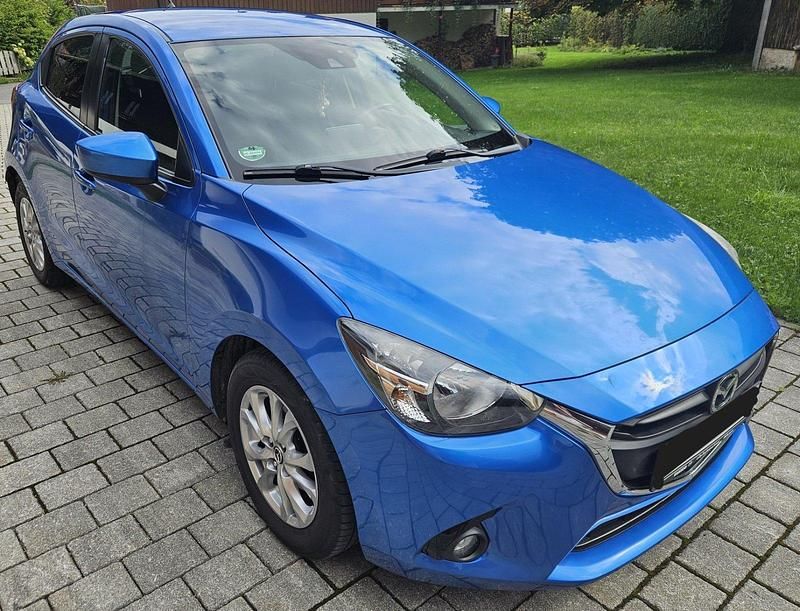 Blau Gebraucht 2015 Mazda 2 Exclusive-Line Kleinwagen | 5.100 € (Fairer Preis) - Bild 1/4