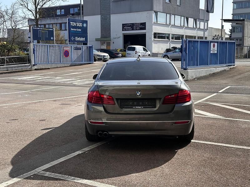 Gebraucht BMW 530 258 PS (189 kW) 2014 Grau Limousine