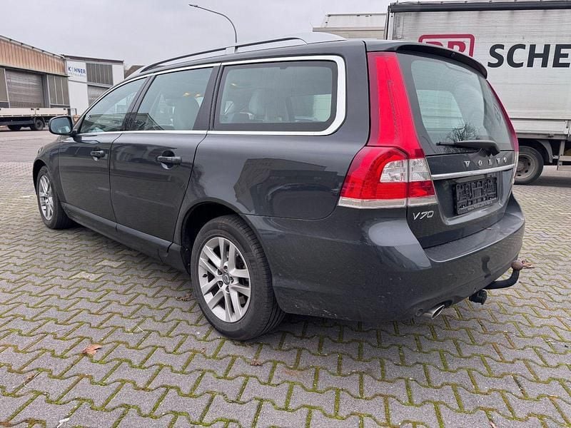 Gebraucht Volvo V70 Summum 181 PS (133 kW) 2015 Grau Kombi
