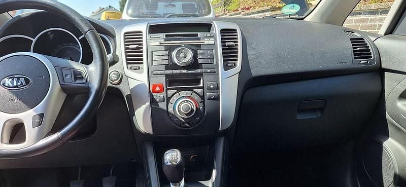 Schwarz Gebraucht 2014 Kia Venga Edition 7 Kleinwagen | 8.100 € (Fairer Preis) - Bild 1/4