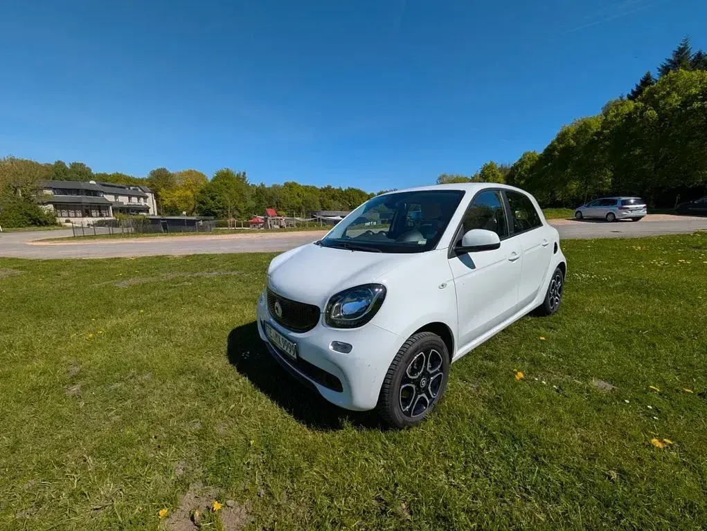 Second-hand Smart ForFour 71 CP (52 kW) 2019 Alb Hatchback