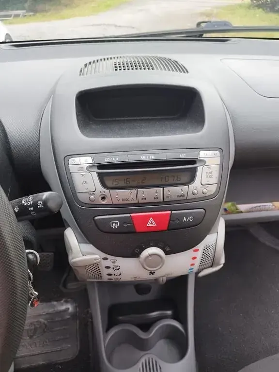 Gebraucht Toyota Aygo 68 PS (50 kW) 2008 Rot Kleinwagen