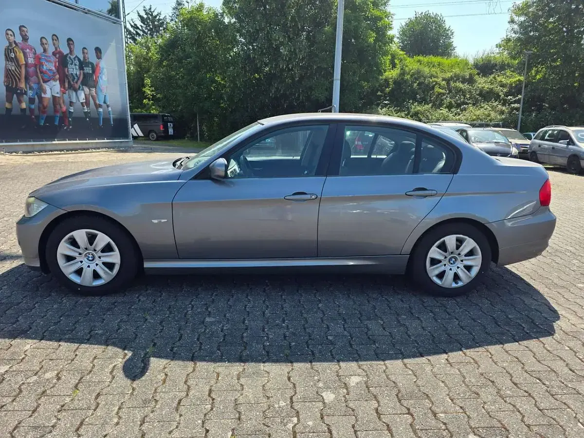 Gebraucht BMW 320 170 PS (125 kW) 2008 Spacegrau metallic Limousine
