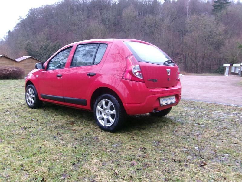 Gebraucht Dacia Sandero Ambiance 75 PS (55 kW) 2009 Rot Limousine