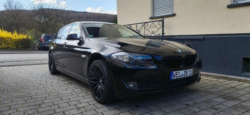 Gebraucht BMW 523 204 PS (150 kW) 2011 Schwarz Kombi