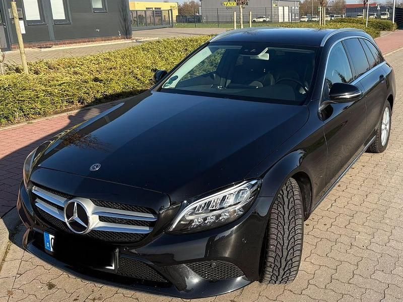 Schwarz Gebraucht 2018 Mercedes C220 Limousine | 17.900 € (Fairer Preis) - Bild 1/4