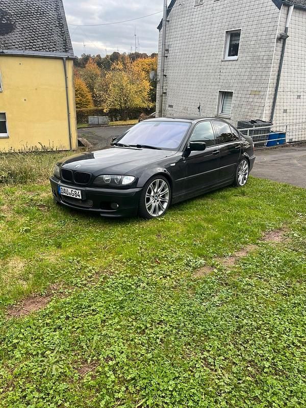 Schwarz Gebraucht 2002 BMW 330 M Sport Limousine | 7.800 € (Fairer Preis) - Bild 1/4
