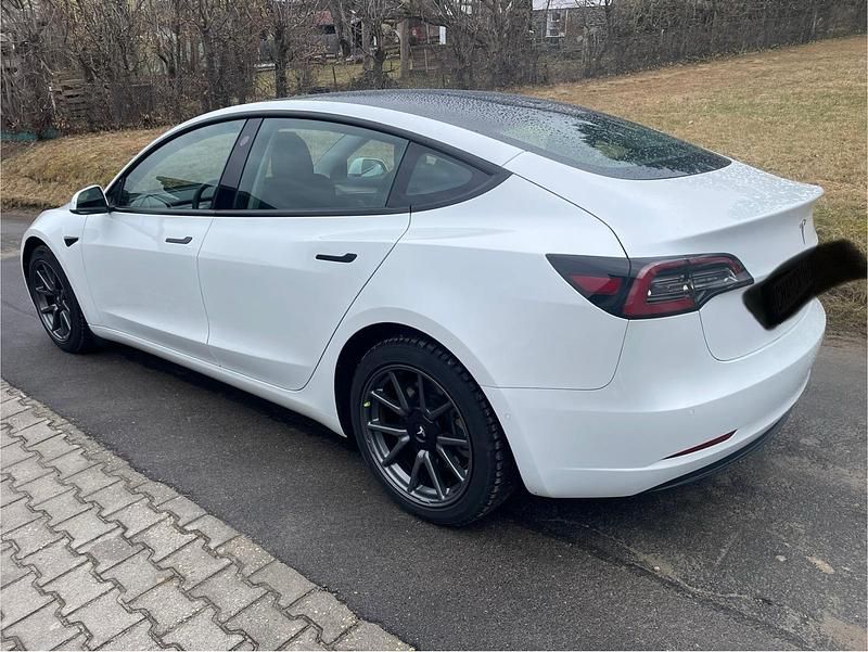 Gebraucht Tesla Model 3 Standard Range 239 kW (325 PS) 2021 Weiß Limousine