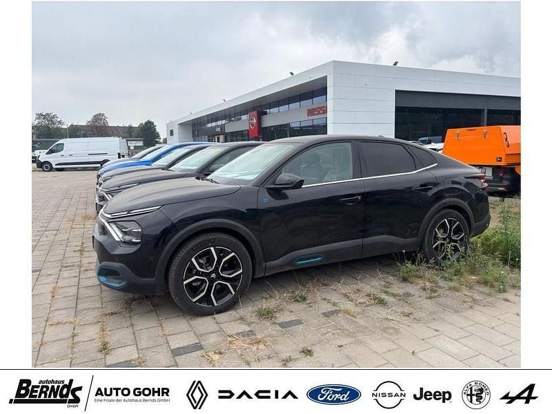 Perlaneraschwarz metallic Gebraucht 2023 Citroën e-C4 Shine Limousine | 20.480 € (Guter Preis) - Bild 1/3