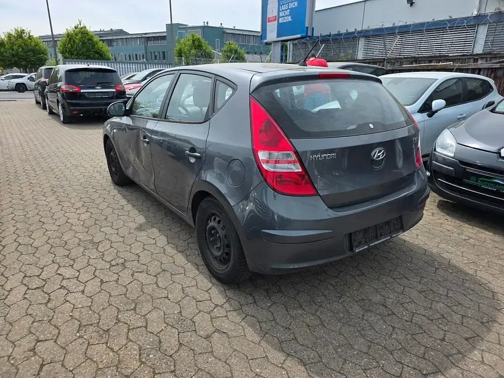 Gebraucht Hyundai i30 Classic 109 PS (80 kW) 2010 Grau Limousine