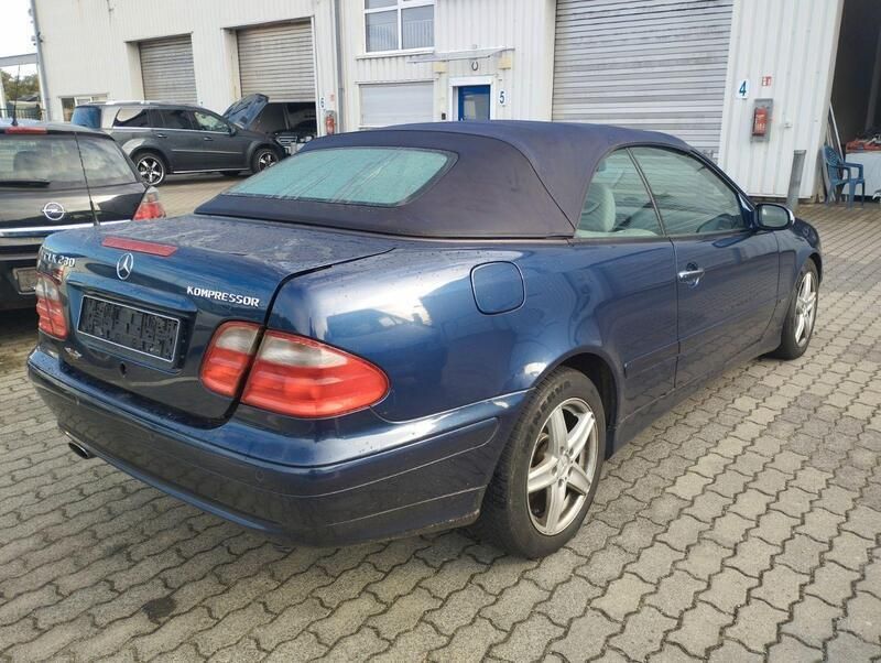 Gebraucht Mercedes CLK230 Elegance 193 PS (141 kW) 1999 Blau Cabrio