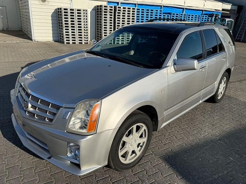 Silber Gebraucht 2011 Cadillac SRX SUV | 7.999 € - Bild 1/4