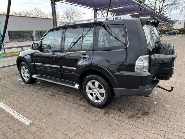 Schwarz Gebraucht 2010 Mitsubishi Pajero SUV | 11.999 € (Superpreis) - Bild 1/2