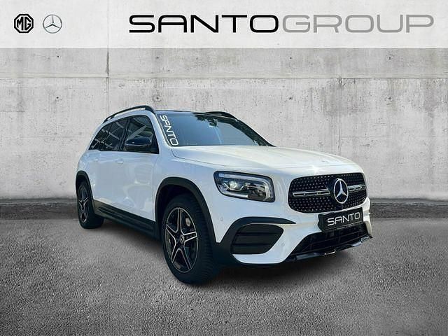 Weiß Gebraucht 2022 Mercedes GLB250 AMG line SUV | 42.480 € (Etwas zu teuer) - Bild 1/4