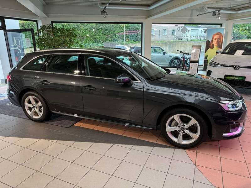 Gebraucht Audi A4 Advanced 204 PS (150 kW) 2022 Grau Kombi