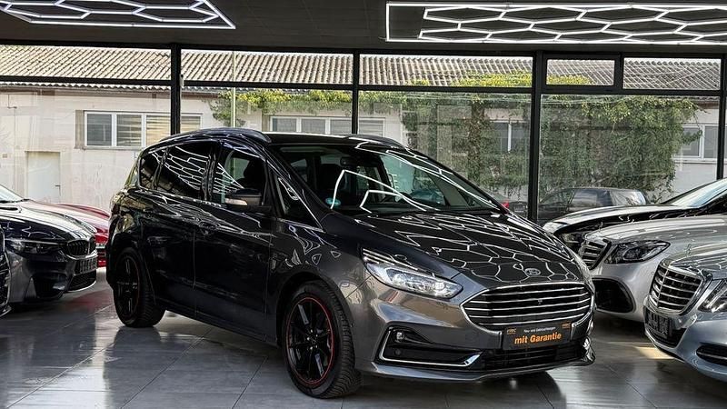 Gebraucht Ford S-MAX Titanium 190 PS (139 kW) 2019 Grau Van / Kleinbus