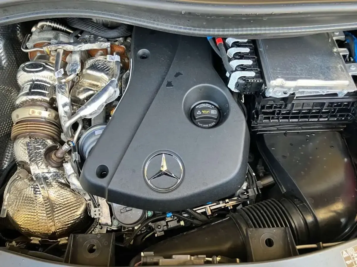 Gebraucht Mercedes V300 Style 237 PS (174 kW) 2025 Sodalithblau met. Van / Kleinbus