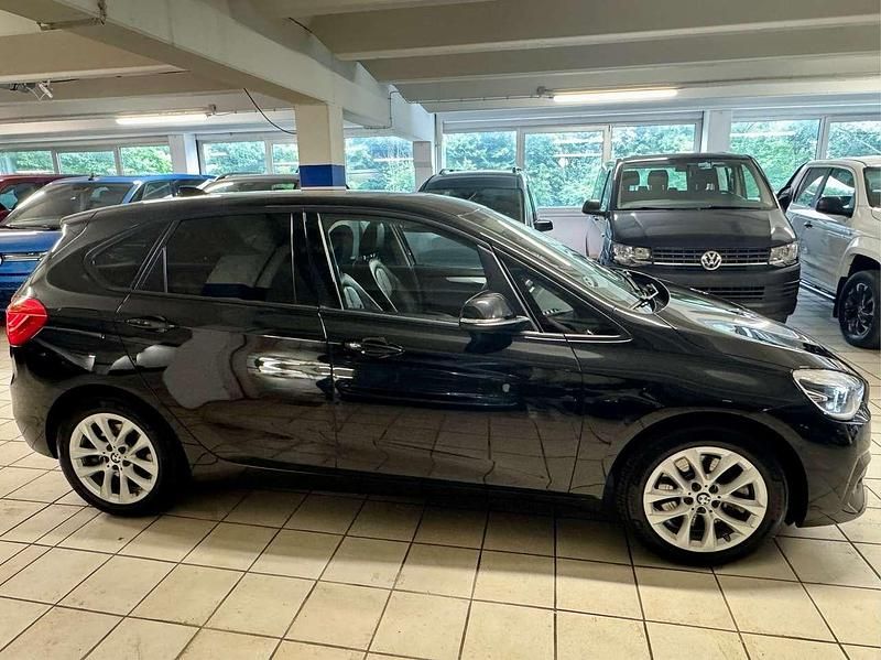 Gebraucht BMW 225 Advantage 136 PS (100 kW) 2020 Saphirschwarz Van / Kleinbus