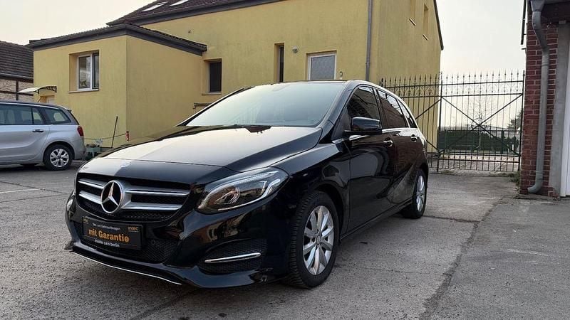 Gebraucht Mercedes B180 122 PS (89 kW) 2015 Schwarz Van / Kleinbus