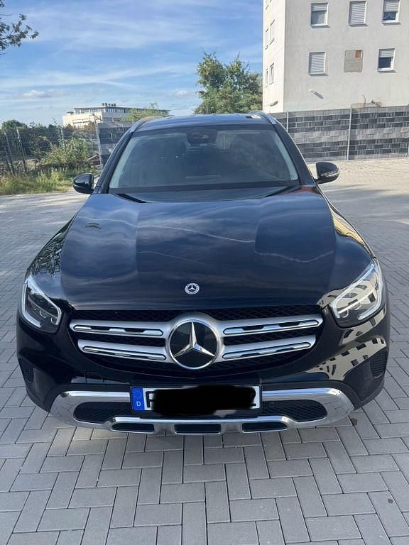 Gebraucht Mercedes GLC300e 194 PS (142 kW) 2021 Schwarz SUV