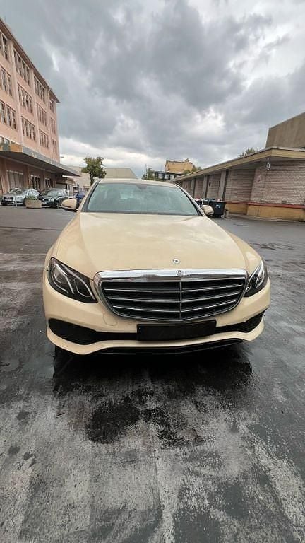 Beige Gebraucht 2018 Mercedes E200 Limousine | 7.250 € (Guter Preis) - Bild 1/4