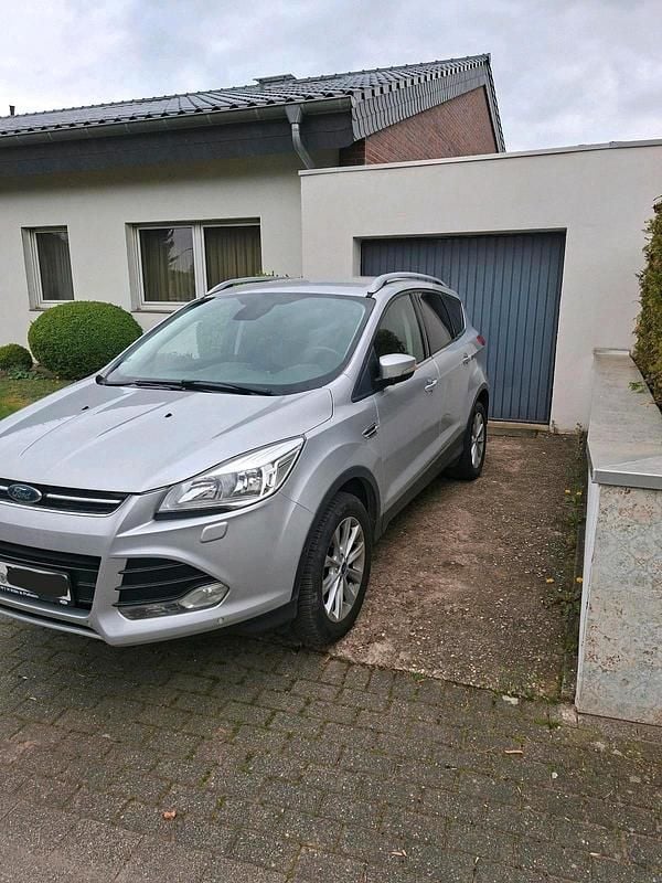 Second-hand Ford Kuga 150 CP (110 kW) 2016 Argintiu SUV