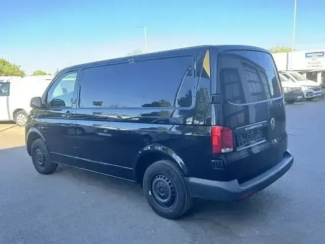 Używany VW Transporter 110 KM (80 kW) 2022 Czarny Van
