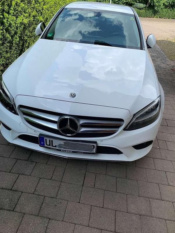 Weiß Gebraucht 2019 Mercedes C180 Avantgarde Limousine | 21.500 € (Fairer Preis) - Bild 1/4